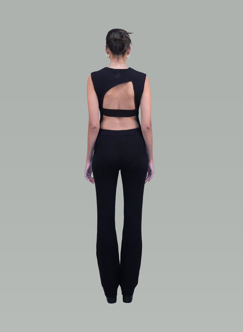 ENDLESS KNIT TOP